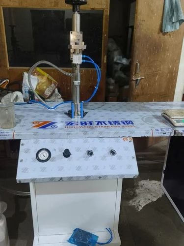 Semi Automatic Liquid Filling Machine